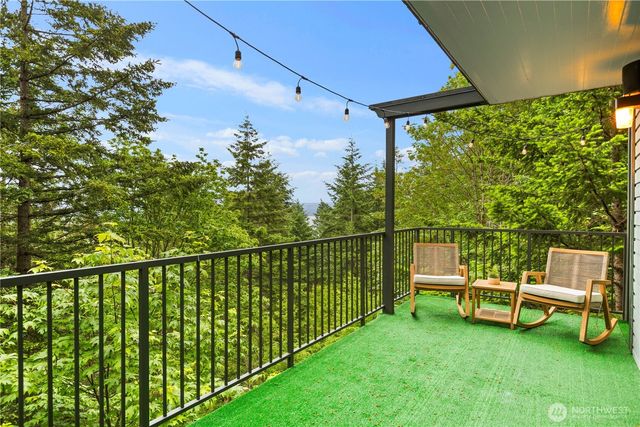 2944 Dogwood Terr, Lummi Island, WA 98262