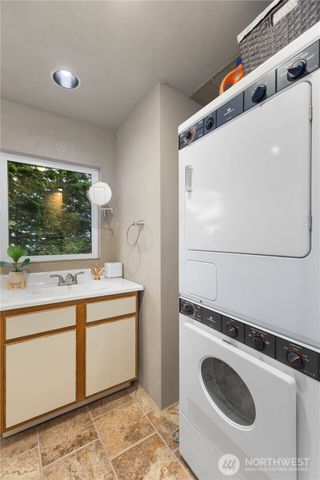 2944 Dogwood Terr, Lummi Island, WA 98262