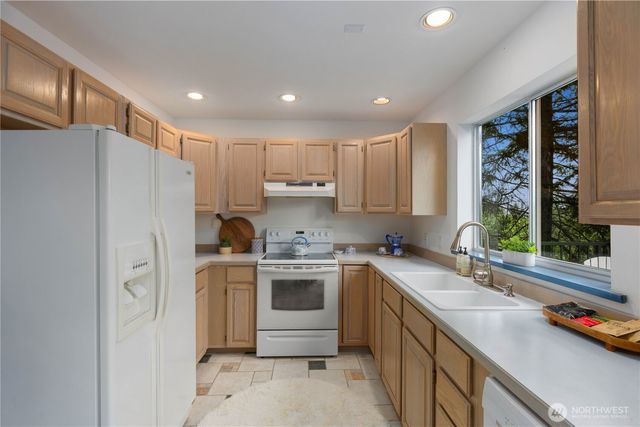2944 Dogwood Terr, Lummi Island, WA 98262
