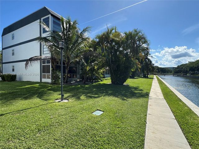 8330 Sands Point Blvd N208, Tamarac, FL 33321