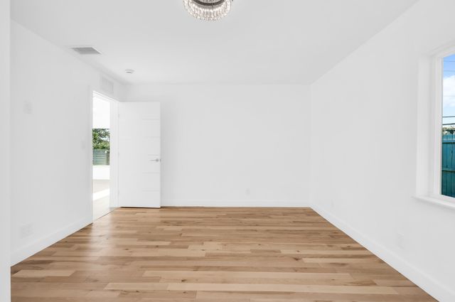 3470 NW 21st Avenue, Oakland Park, FL 33309