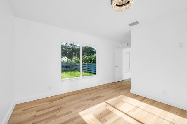 3470 NW 21st Avenue, Oakland Park, FL 33309