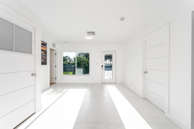 3470 NW 21st Avenue, Oakland Park, FL 33309