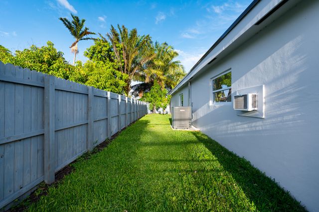 3470 NW 21st Avenue, Oakland Park, FL 33309