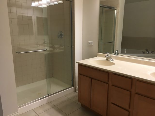 3400 N Old Arlington Heights Road 306, Arlington Heights, IL 60004