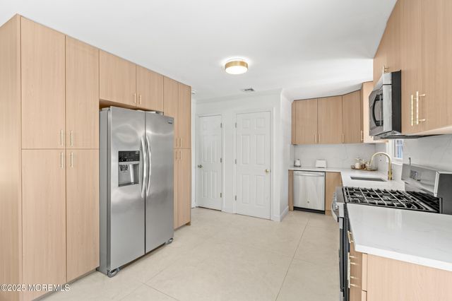 26 Hilltop Road, West Long Branch, NJ 07764