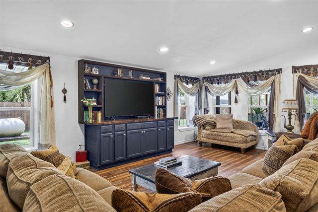 116 Pauline Road, Mabank, TX 75156