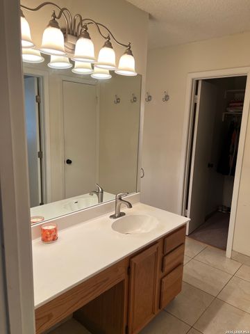 16522 EAGLE CROSS DR, San Antonio, TX 78247