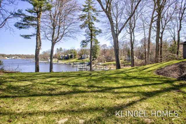 19094 Walden Drive, Spring Lake Twp, MI 49456