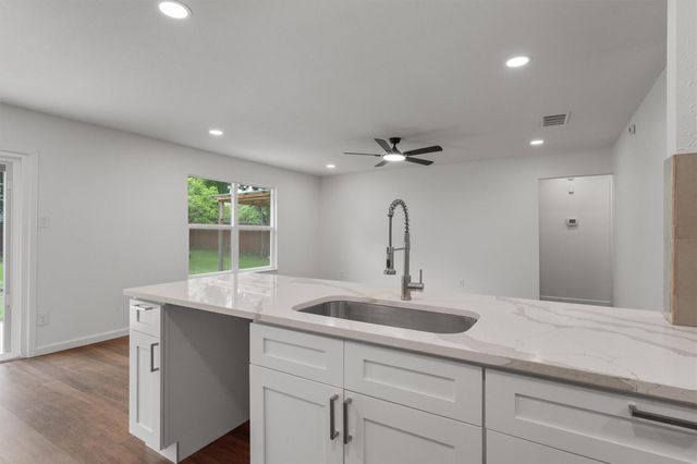 710 Ruby Isle DR, Leander, TX 78641