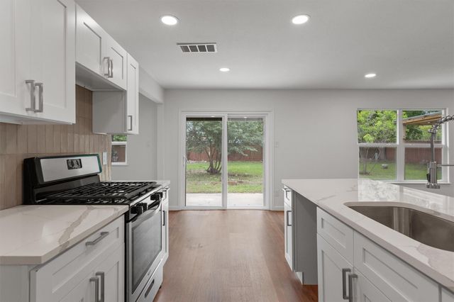 710 Ruby Isle DR, Leander, TX 78641