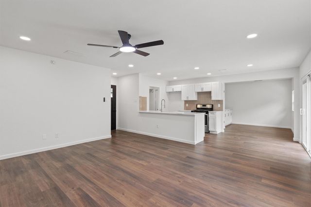 710 Ruby Isle DR, Leander, TX 78641
