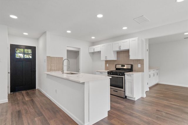 710 Ruby Isle DR, Leander, TX 78641