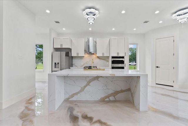 3237 Harkey Rd, Pearland, TX 77584