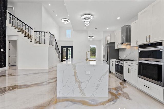 3237 Harkey Rd, Pearland, TX 77584