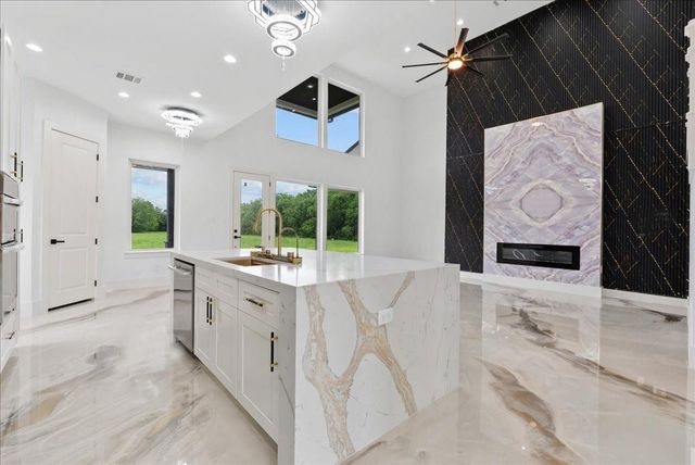 3237 Harkey Rd, Pearland, TX 77584