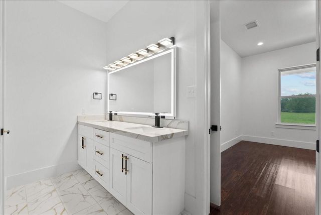 3237 Harkey Rd, Pearland, TX 77584