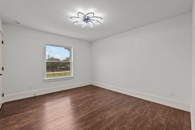 3237 Harkey Rd, Pearland, TX 77584