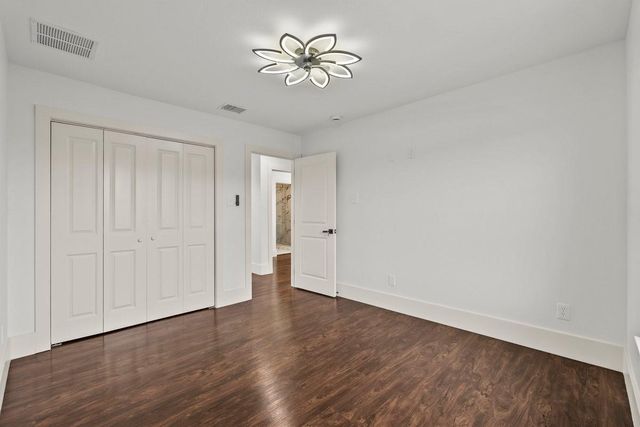 3237 Harkey Rd, Pearland, TX 77584