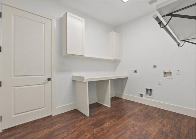 3237 Harkey Rd, Pearland, TX 77584