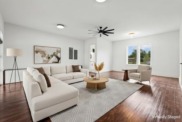 3237 Harkey Rd, Pearland, TX 77584