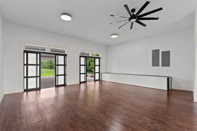 3237 Harkey Rd, Pearland, TX 77584