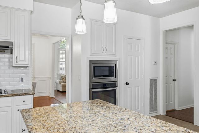 26 E Sterling Pond Circle, The Woodlands, TX 77382