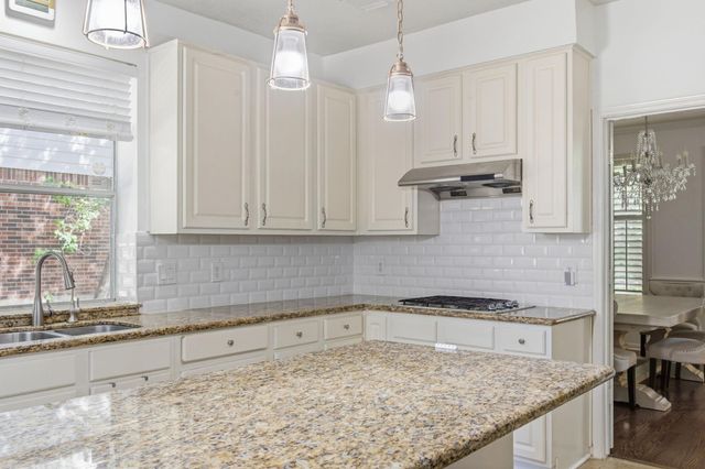 26 E Sterling Pond Circle, The Woodlands, TX 77382