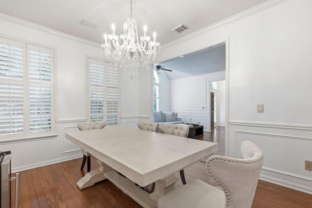 26 E Sterling Pond Circle, The Woodlands, TX 77382