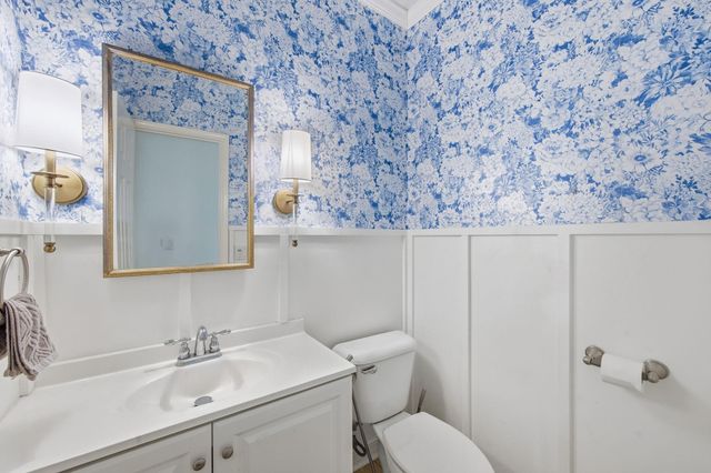 26 E Sterling Pond Circle, The Woodlands, TX 77382