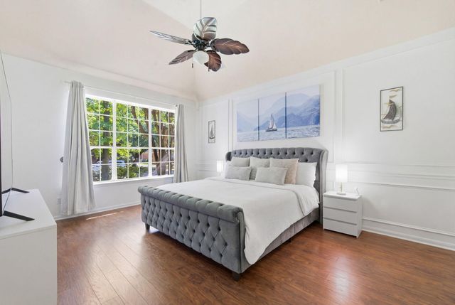 26 E Sterling Pond Circle, The Woodlands, TX 77382