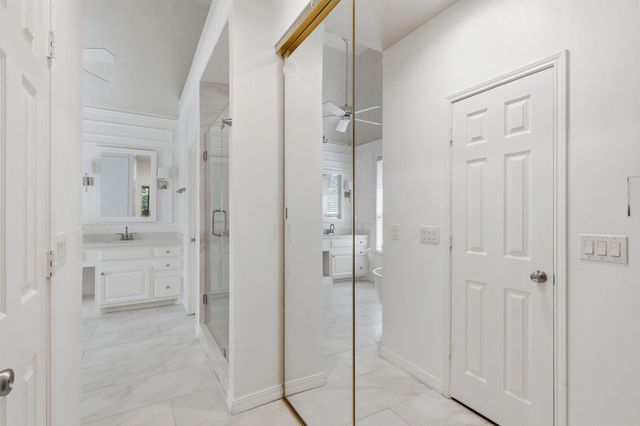 26 E Sterling Pond Circle, The Woodlands, TX 77382