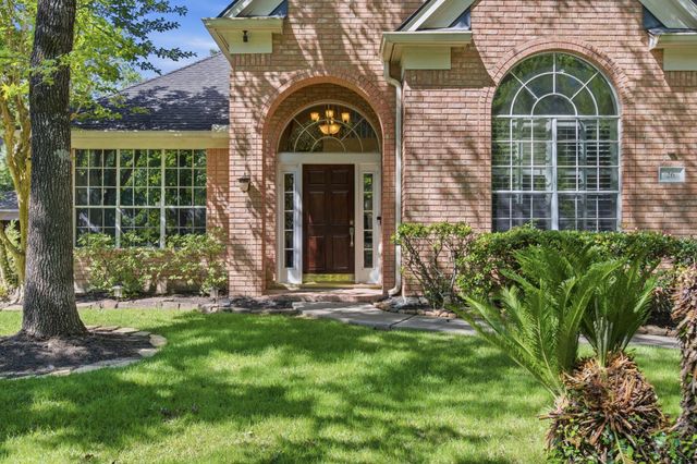 26 E Sterling Pond Circle, The Woodlands, TX 77382