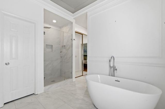 26 E Sterling Pond Circle, The Woodlands, TX 77382