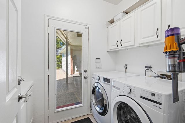 26 E Sterling Pond Circle, The Woodlands, TX 77382