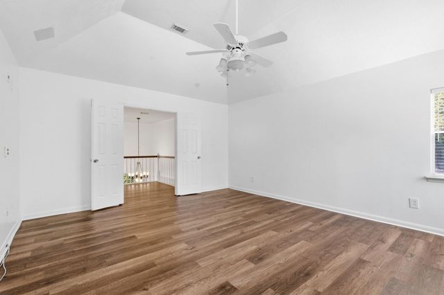 26 E Sterling Pond Circle, The Woodlands, TX 77382