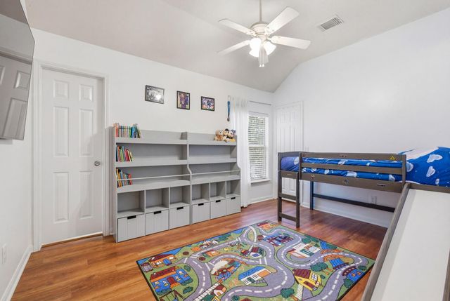 26 E Sterling Pond Circle, The Woodlands, TX 77382