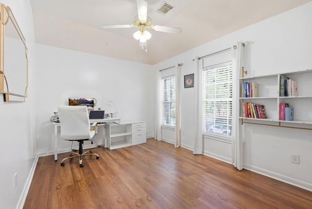 26 E Sterling Pond Circle, The Woodlands, TX 77382