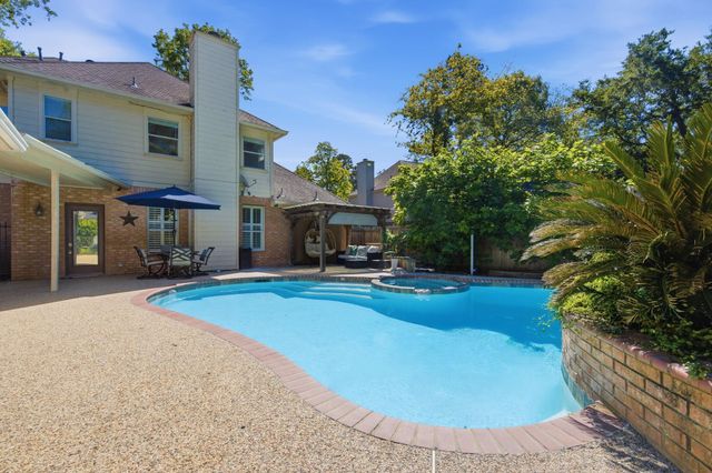 26 E Sterling Pond Circle, The Woodlands, TX 77382
