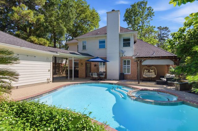 26 E Sterling Pond Circle, The Woodlands, TX 77382