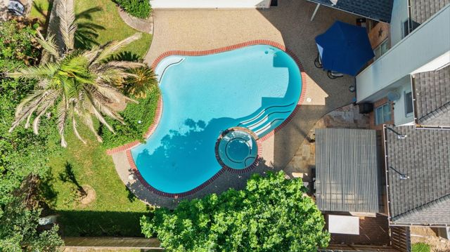 26 E Sterling Pond Circle, The Woodlands, TX 77382