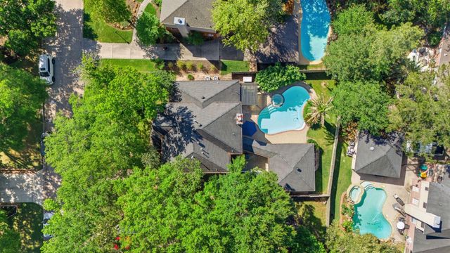 26 E Sterling Pond Circle, The Woodlands, TX 77382