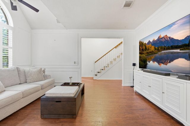 26 E Sterling Pond Circle, The Woodlands, TX 77382