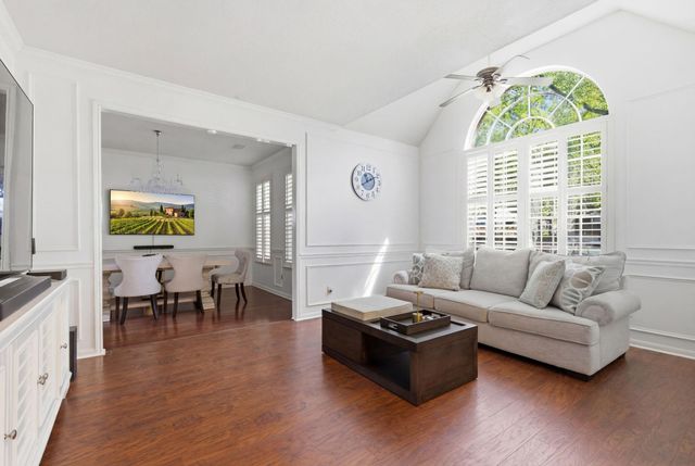 26 E Sterling Pond Circle, The Woodlands, TX 77382