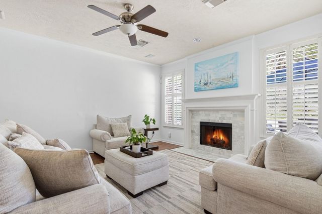 26 E Sterling Pond Circle, The Woodlands, TX 77382