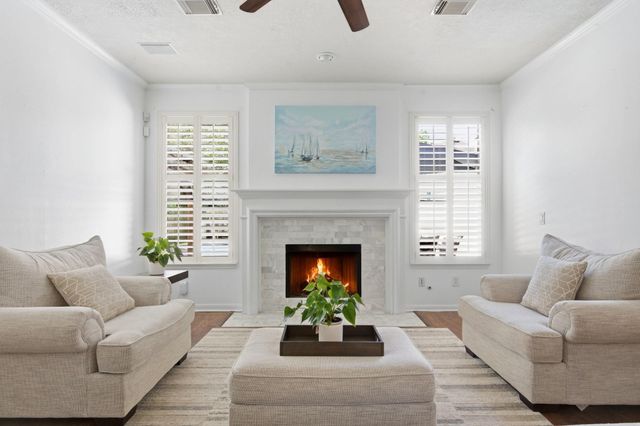 26 E Sterling Pond Circle, The Woodlands, TX 77382