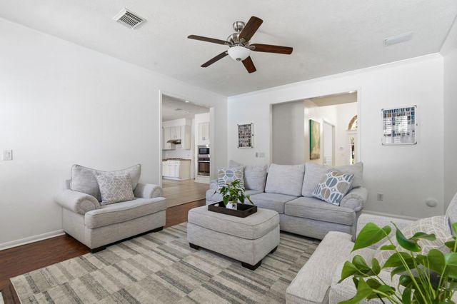 26 E Sterling Pond Circle, The Woodlands, TX 77382