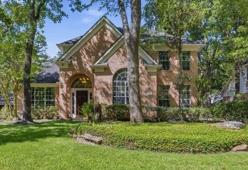 26 E Sterling Pond Circle, The Woodlands, TX 77382