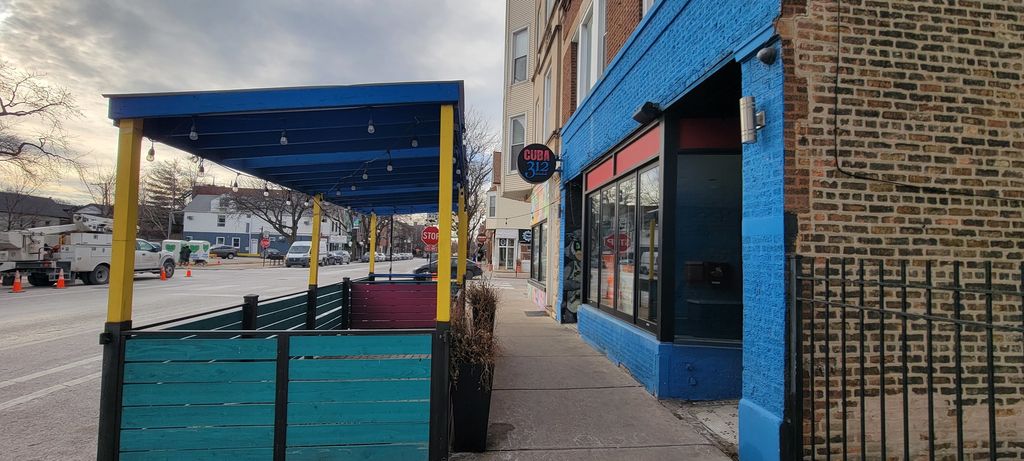 2054 W Roscoe Street, Chicago, IL 60618