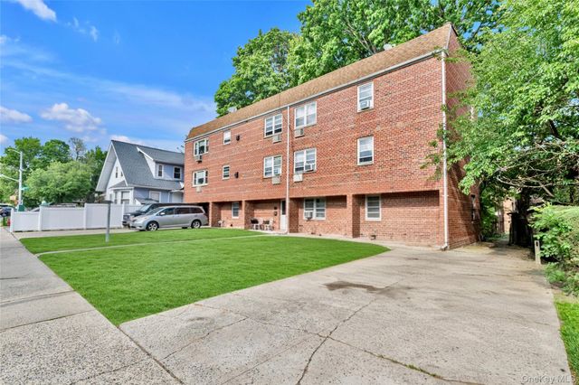 36-11 Utopia Parkway, Flushing, NY 11358